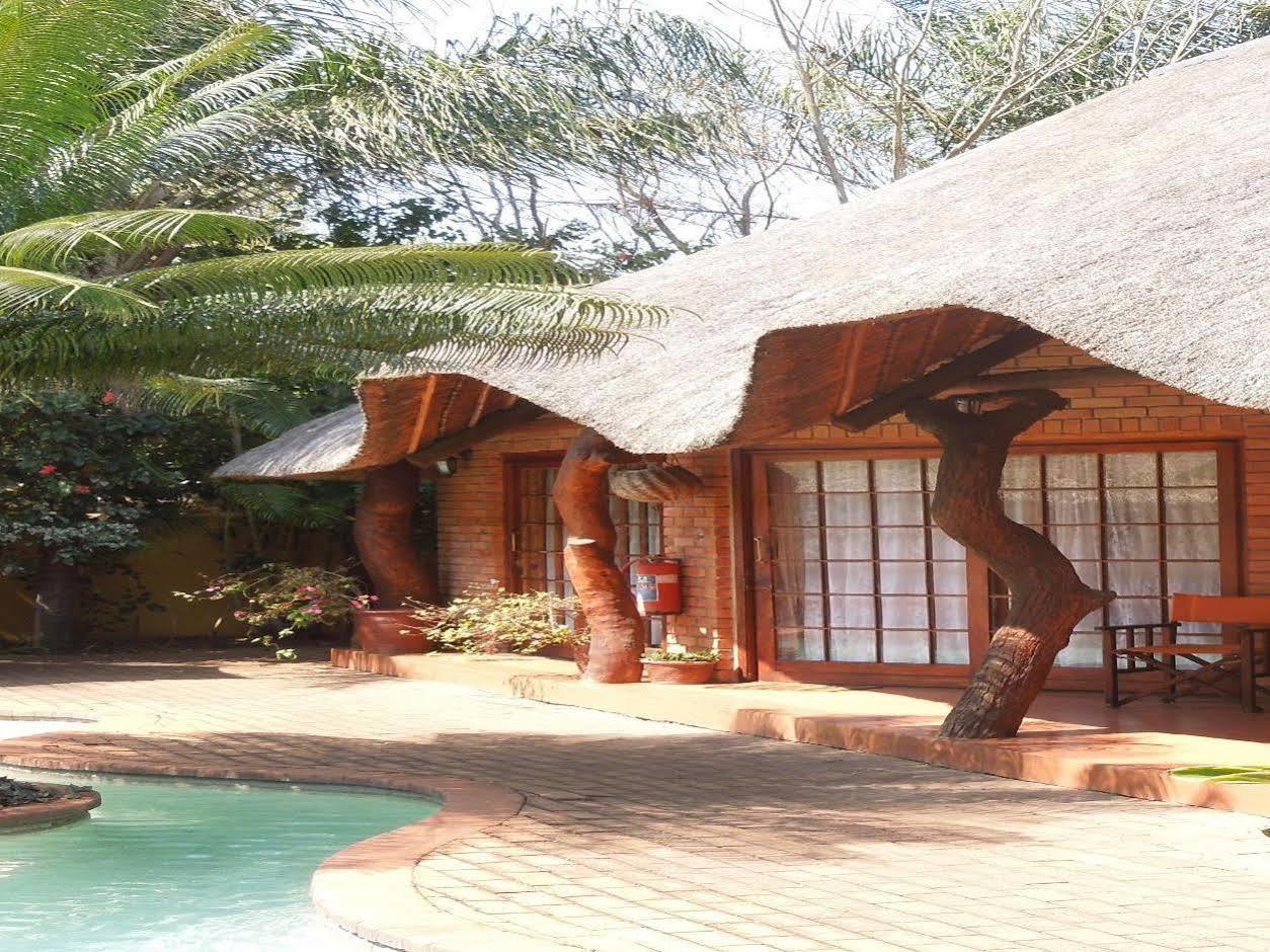 Trees Too Guest Lodge Komatipoort Exterior foto